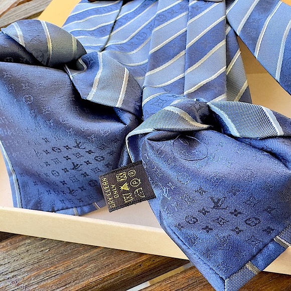 🎁HOLIDAY 25’🎁🔥🆕💯ICONIC LOUIS VUITTON KNIGHT CHARMS STRIPES MONOGRAM TIE🔥 - Picture 13 of 17